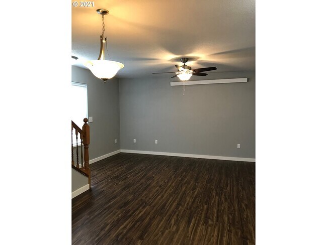 Building Photo - 6867 N Fessenden St