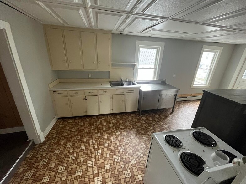 Primary Photo - 216 Water St
