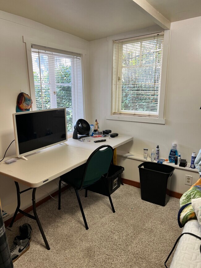 Building Photo - 1733 La Loma Ave