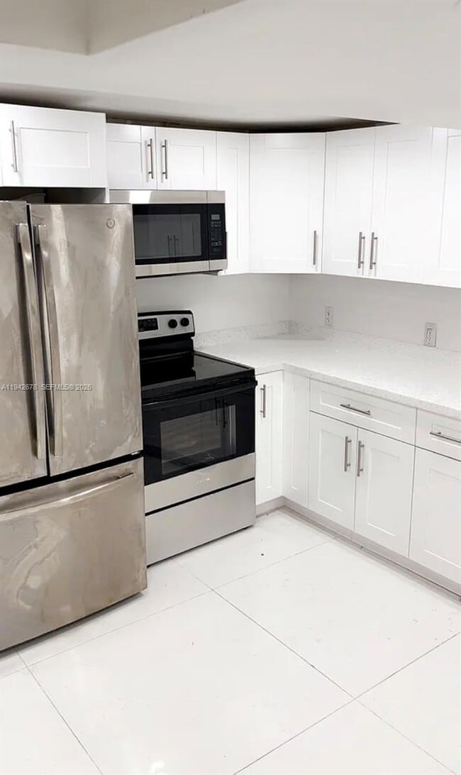 Building Photo - 5181 NE 16th Ave