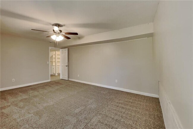 Building Photo - 3929 Lookout Point Dr