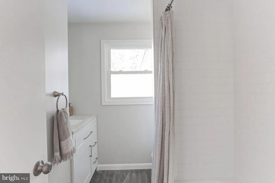 Bathroom - 2360 Sycamore Rd