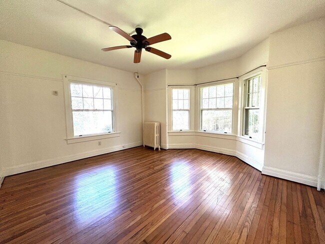 Building Photo - North AVL -  Renovated Arts & Crafts Cottage