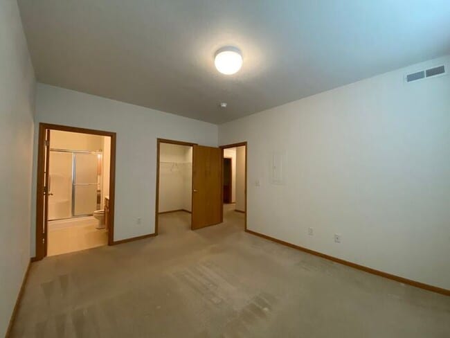 Building Photo - $1550 | 3 Bedroom, 2 Bathroom House | PET ...