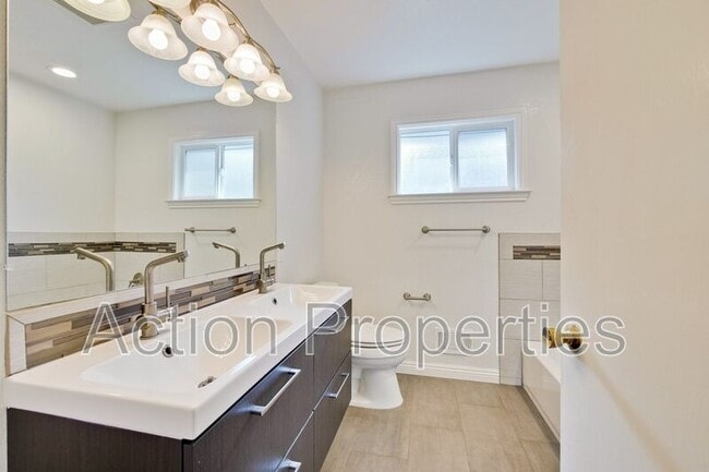 Building Photo - 1650 Goldfinch Way