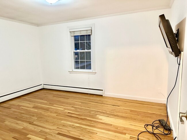 Building Photo - Updated 4 Bedroom House