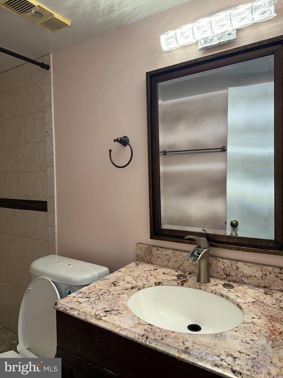 Building Photo - 5831 Cove Landing Rd