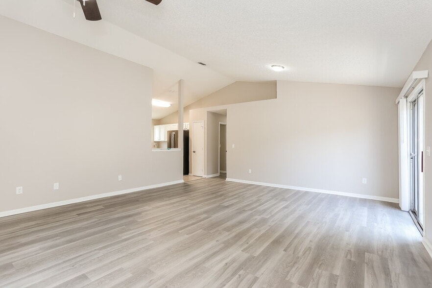 Building Photo - 3014 Caroline Crest Dr E