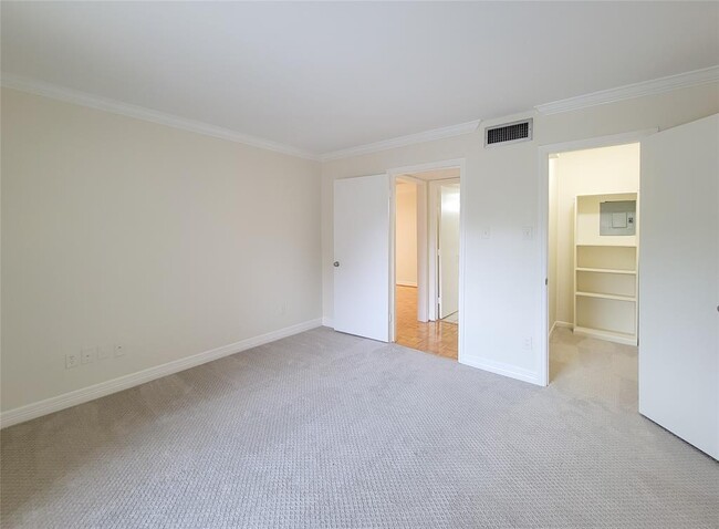 Building Photo - 1601 S Shepherd Dr