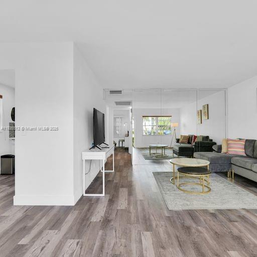 Building Photo - 221 Mansfield F