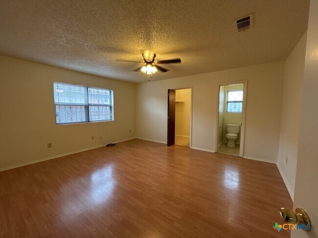 Building Photo - 3422 Chisholm Trail