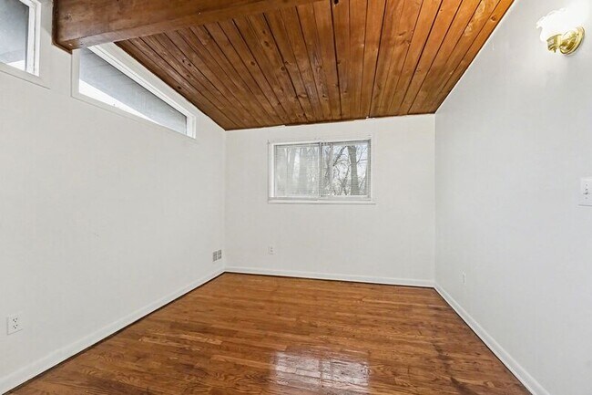 Building Photo - 1300 Northfield Ave NE