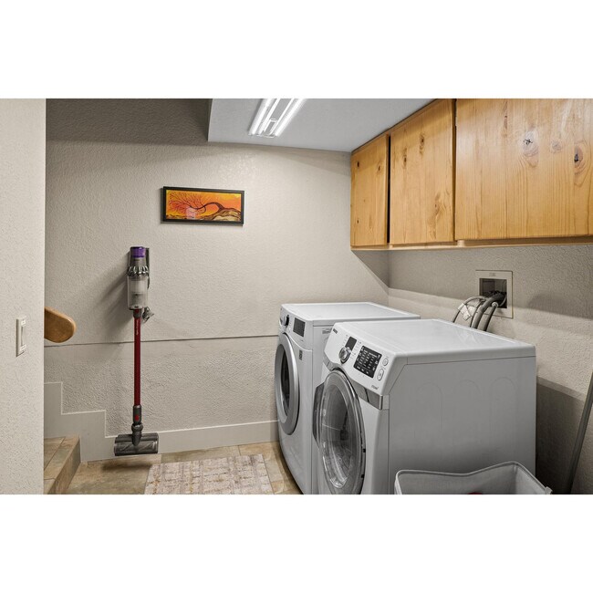 Building Photo - 77 Wild Horse Mesa Dr