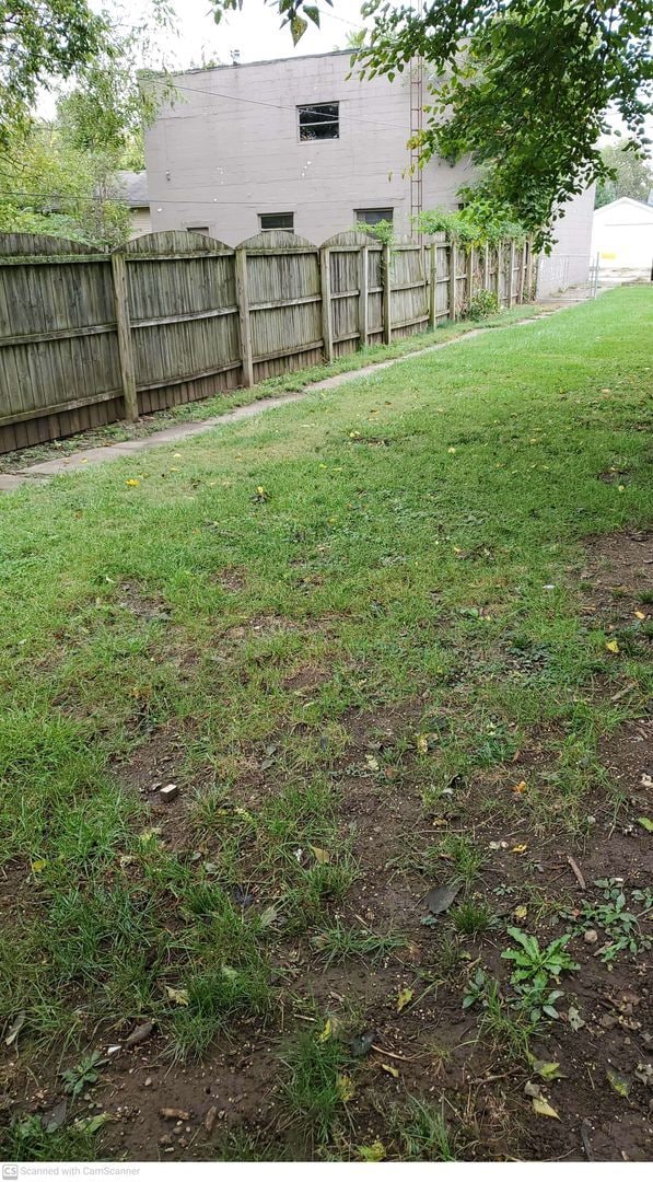 Building Photo - Nice 2 bed/1 bath, Central Air conditionin...
