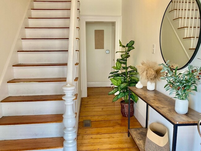 Building Photo - 30 Maple Ave