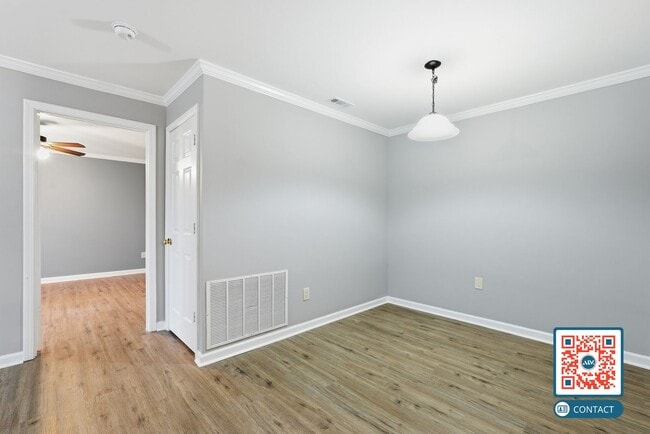 Building Photo - Beautiful Top-Floor Condo in the Heart of Bluffton