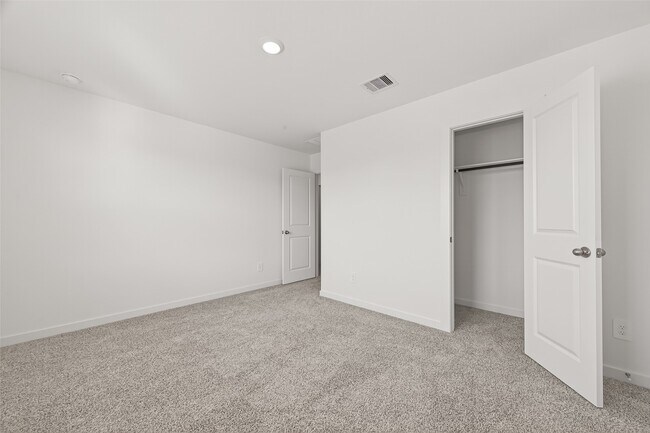 Building Photo - 4323 Camden Lakes St