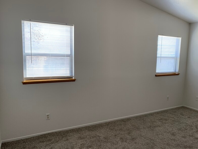 Master bedroom - 654 N Inyo St