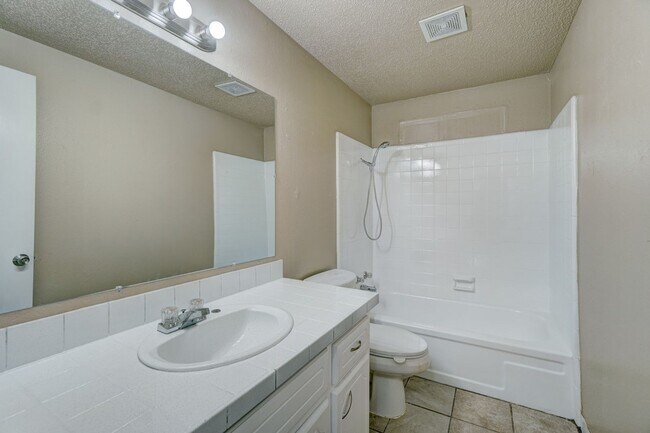 Building Photo - 4 bed, 2 bath home in Moore