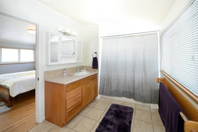 Building Photo - 4680 Talbot Dr