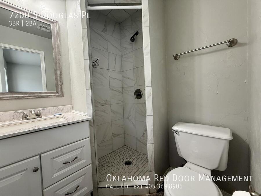 Building Photo - 7200 S Douglas Pl
