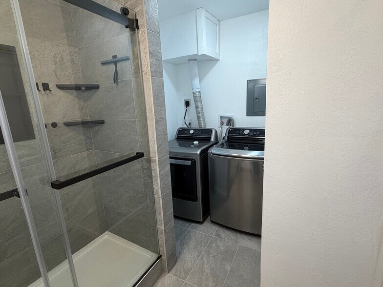 Building Photo - 2207 Fairfield Ave