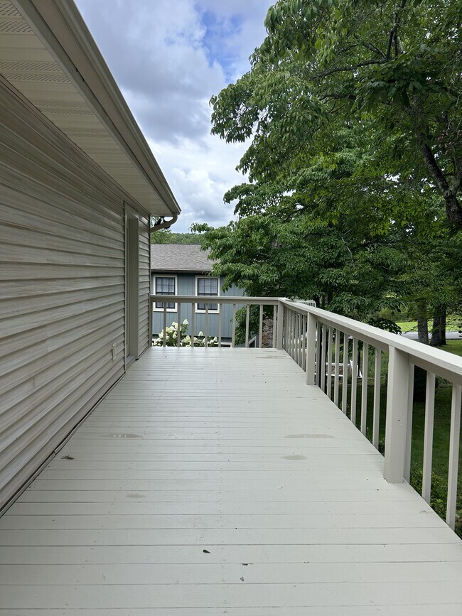 Building Photo - 203 Snead Dr