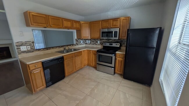 Building Photo - 1462 Shenta Oak Dr