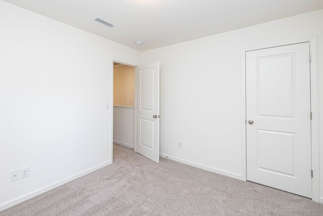 Building Photo - 436 Kinnerton Pl