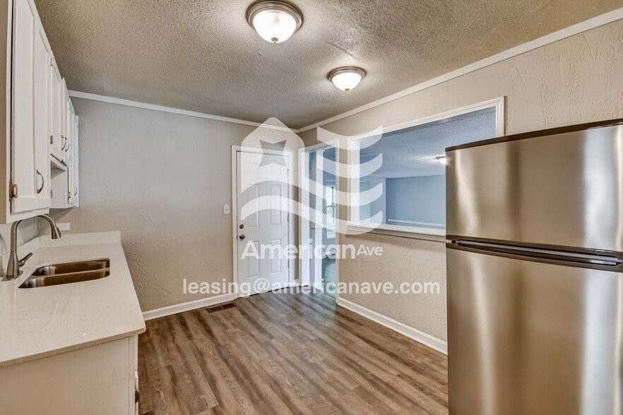 Building Photo - 1615 17th Ave E
