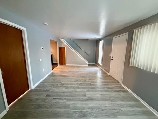 Building Photo - 2 Bedroom 1 Bath House For Lease Call 313-429-3244 KPM Detroit For Easy Showings