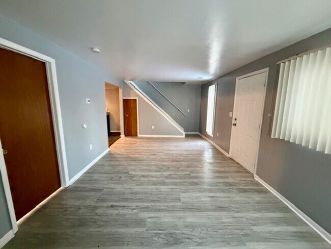 Building Photo - 2 Bedroom 1 Bath House For Lease