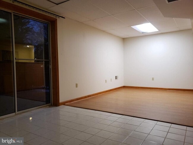 Building Photo - 724 Hillcrest Dr