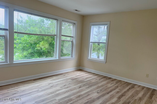 Building Photo - 1032 Lake Norman Ln