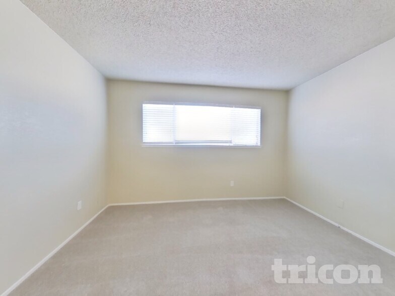 Building Photo - 1104 Waxwing Ln