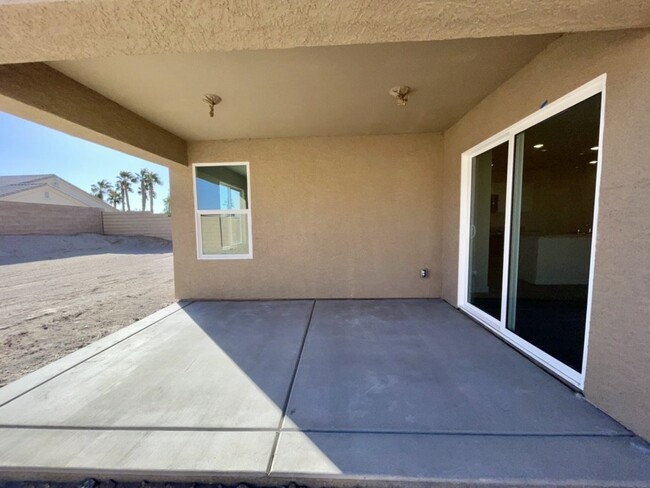 Building Photo - MOVE IN SPECIAL!! 4 bed 2 bath 2 car garag...