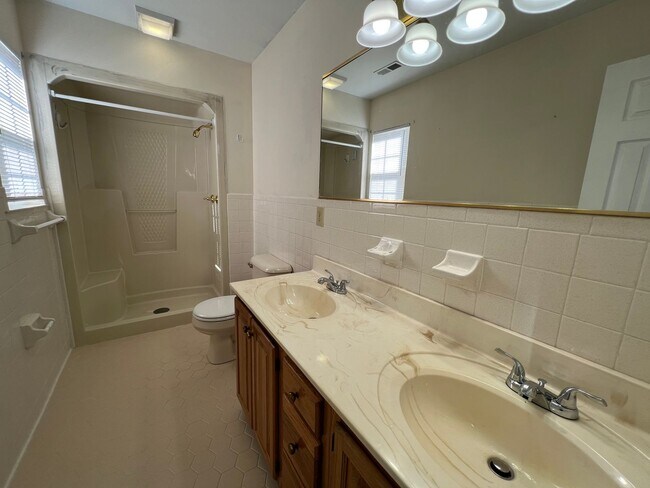 Building Photo - 3 Bed, 2 Bath Ranch Only 15 Minutes to Virginia/NC Line