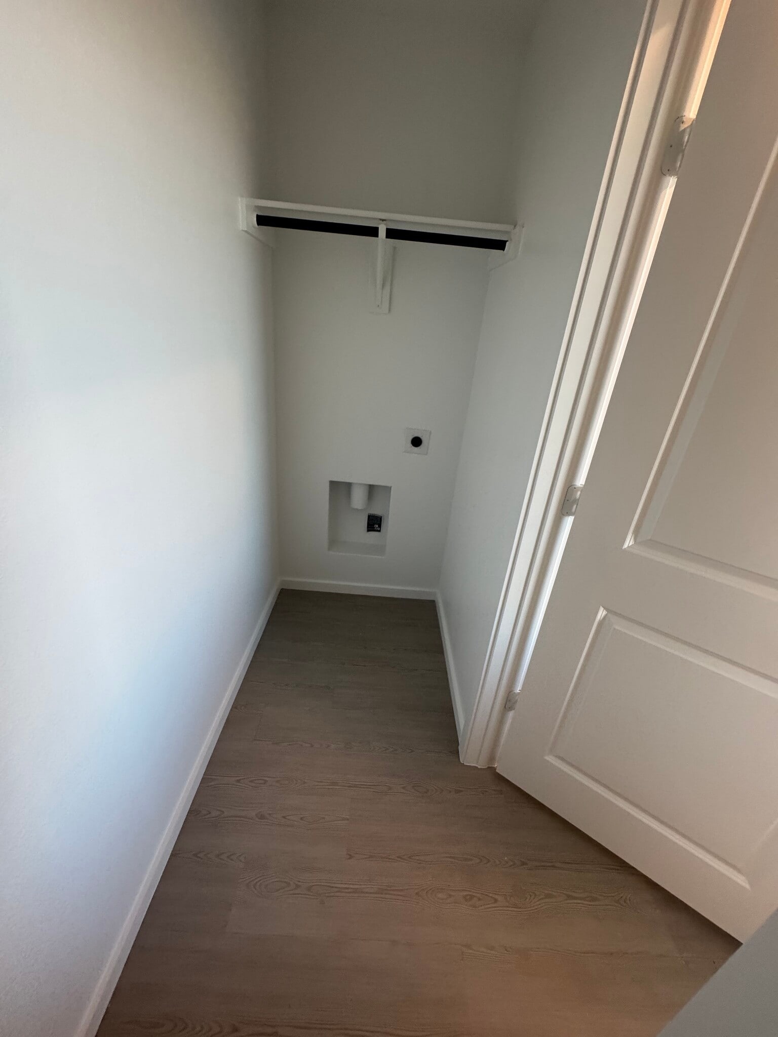 Laundry - 14138 Lampard St