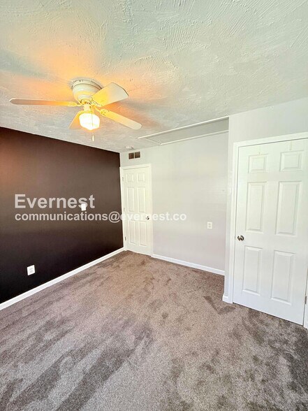 Building Photo - 9433 Sylvia St