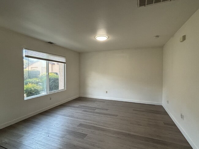 Building Photo - Available Soon! Apply now for this cute one bedroom apartment for $1200