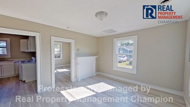 Primary Photo - Recently updated 2 BD/1 BA Home in the hea...
