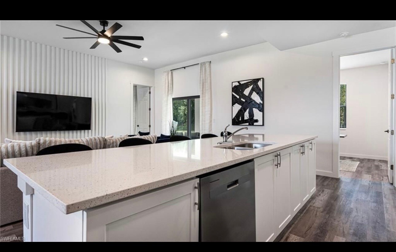 Building Photo - 417 NW 3rd Ln