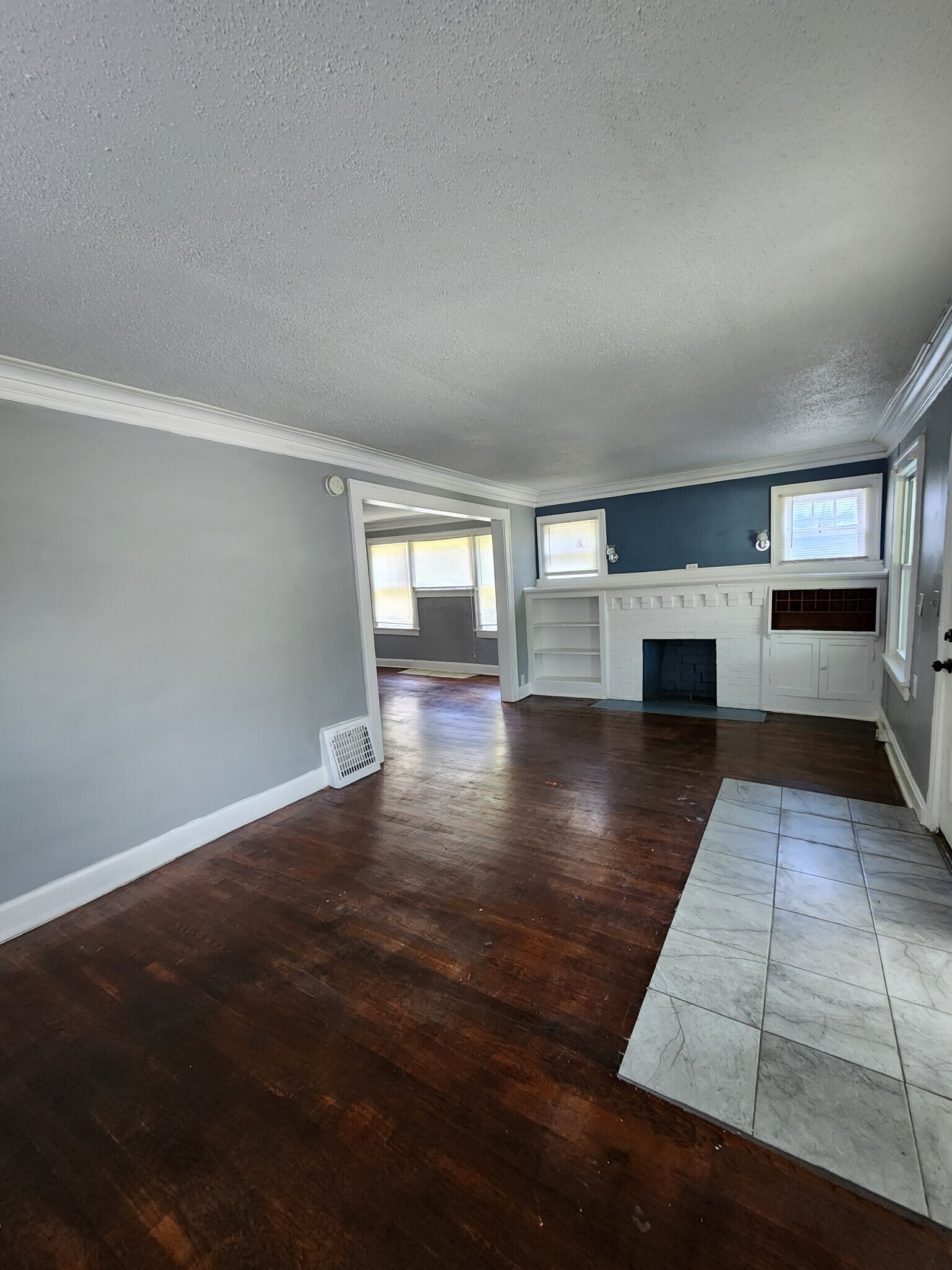 Building Photo - 5836 Euclid Ave