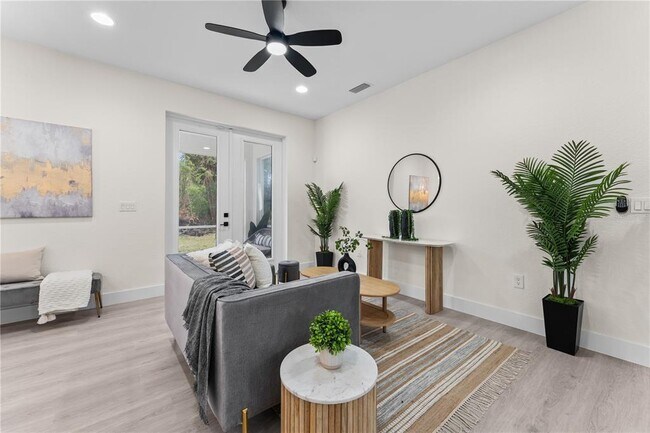 Building Photo - 2503 Dumont Ln