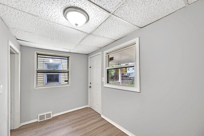 Building Photo - 21 Adella Ave