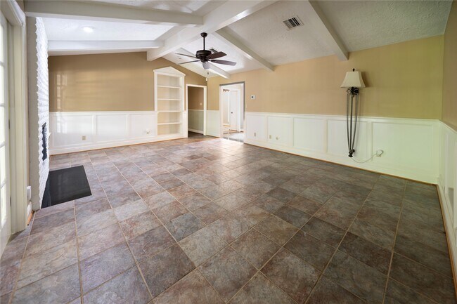 Building Photo - 7546 Maple Tree Dr
