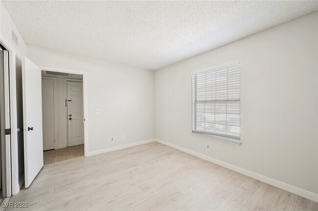 Building Photo - 3823 S Maryland Pkwy