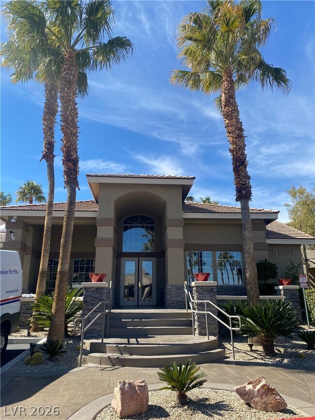 Building Photo - 9901 Trailwood Dr