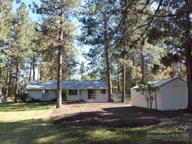 Building Photo - SE Bend neighborhood on 0.83 acres