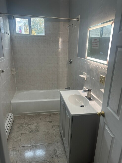 Building Photo - 106 Taylor St